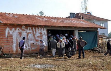 İkiz Çocuk Annesi Ahırda Asılı Bulundu