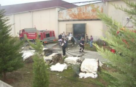 Düzce'de, İplik Fabrikasında Yangın Çıktı