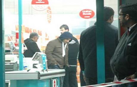 Müşteri Dolu Markete Bomba Attılar