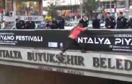 Sevgilisiyle Kavga Edince İntihara Kalkıştı