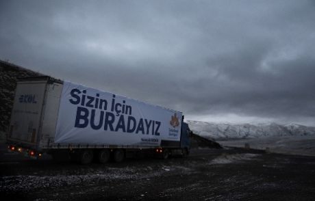 3 Kardeş Köye 3 Tır Yardım