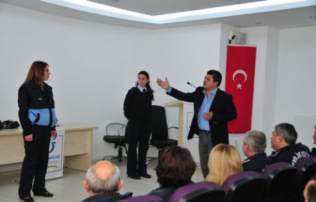 Ziya Kürküt'ten Zabıtaya İletişim Dersi!