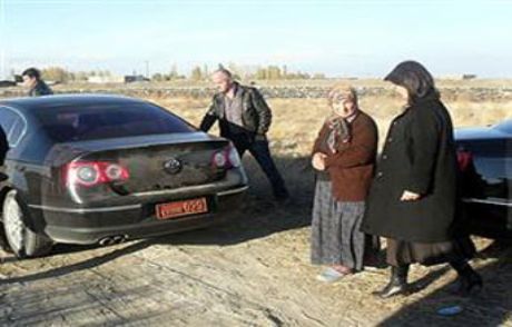 Meclis Aracıyla Pkk'lıların Mezarına Ziyaret