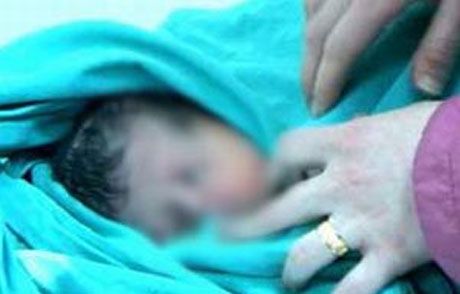 Liseli Kız Bebek Doğurdu Çöpe Attı!