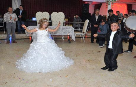 Küçük Çiftin Büyük Aşkı