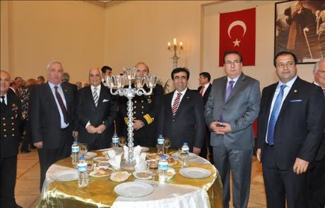 Vali Kamu Görevlileri Ve Halkla Bayramlaştı