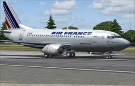 Air France Uçağının Kokpit Camı Çatladı