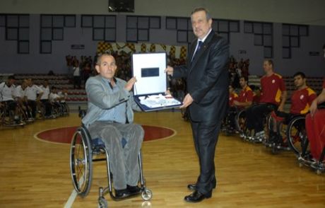 Türk Sporuna Yılın Hizmet Ödülü