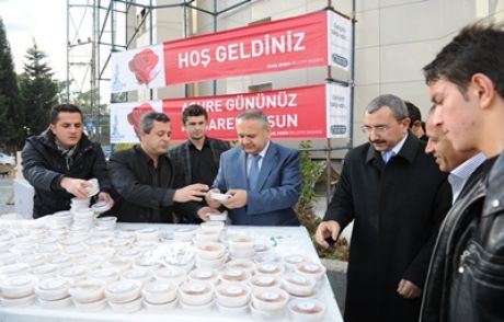 Sancaktepe'de 20 Bin Aşure Dağıtıldı