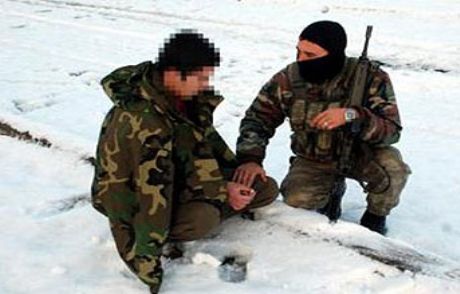 15 Yaşındaki Teröriste Asker Şefkati