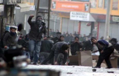 Ağrı Ve Doğubayazıt'ta Olaylar Çıktı
