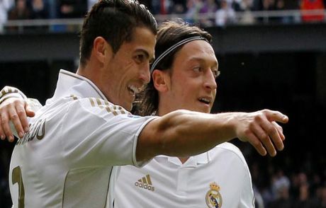 Mesut Özil'den, İlginç Hediye