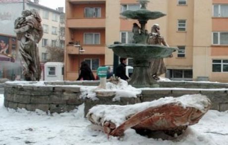 Yine Kars, Yine Heykel Krizi