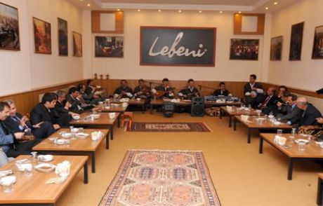 Protokol 'sıra Gecesi'nde Buluştu