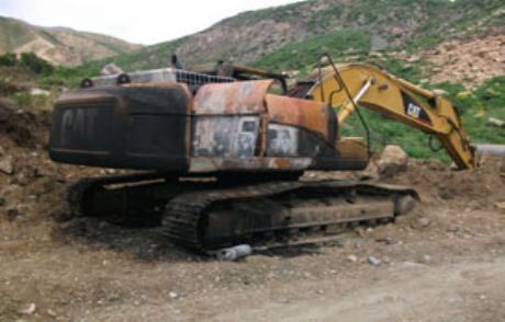 Pkk Üyeleri Hakkari'de İş Makinesi Yaktı