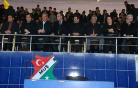 Sırrı Sakık Gözyaşlarını Tutamadı
