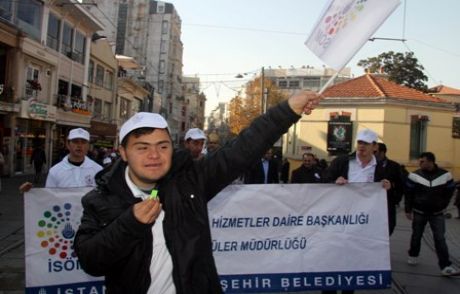 'engelsiz Bir Dünya' İçin Yürüdüler