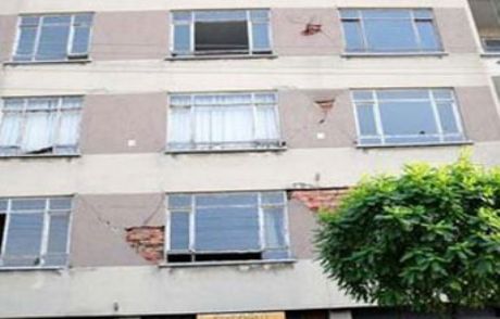 Orta Hasarlı Binalara Su Ve Elektrik Yok!