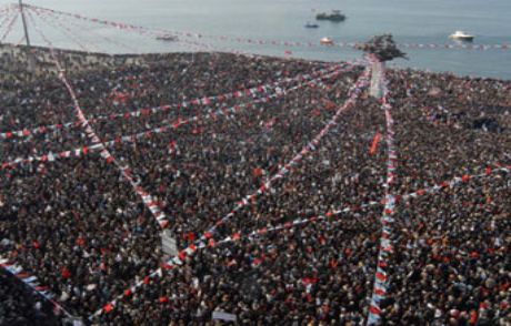 İzmir'e Özel Bir Kinleri Var