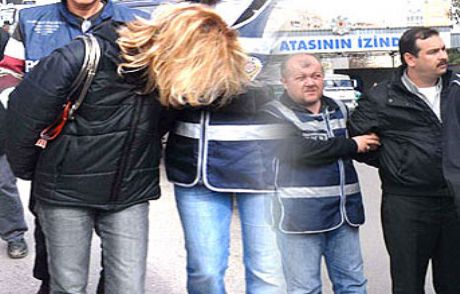 Cinleriyle Korkutmuş!
