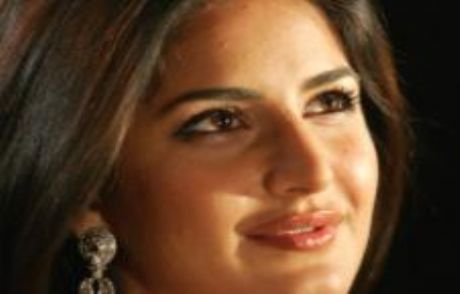 Bollywood Yıldızlarına Vergi Baskını