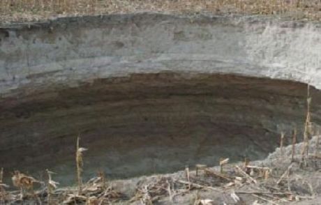 Obrukları, Fay Hatlarının Tetiklediği İddiası