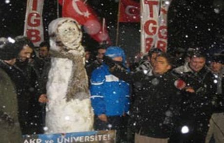 Başbakan'a Kardan Adamlı Protesto