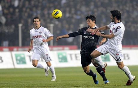 Kartal Zirveye Göz Kırptı!