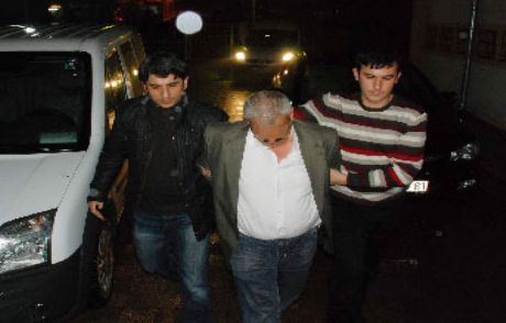 Eşini 48 Bıçak Darbesiyle Öldürdü