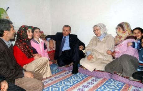 Erdoğan 11 Çocuklu Evde Dert Dinledi