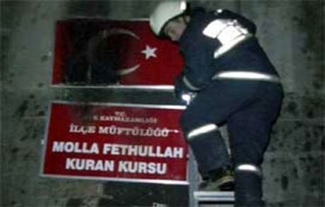 Kur'an Kursu'na Molotoflarla Saldırdılar