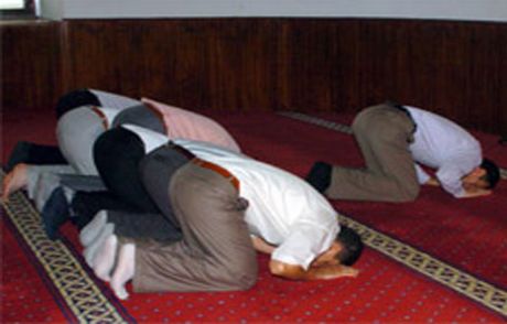 Ayrımcılık Olmasın Diye Mescidi Kapattılar!
