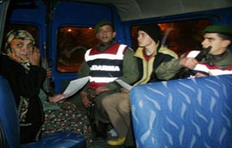 Küçük Kızı Canlı Olarak Gömdüler