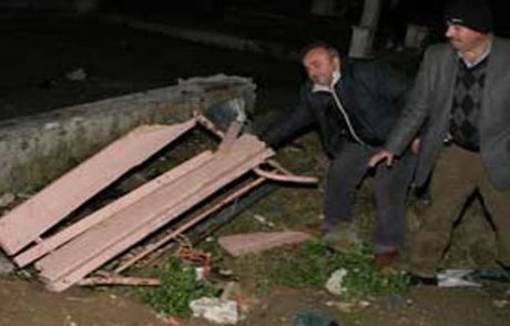 Kamyonet Durağa Daldı...