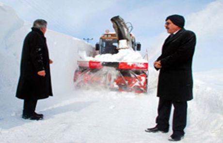 Çığ Düştü Ulaşım Durdu