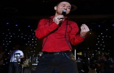 Ortaç Nişan Yüzüğüyle Sahne Aldı