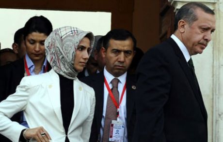 Tiyatroda Sümeyye Erdoğan 'krizi'