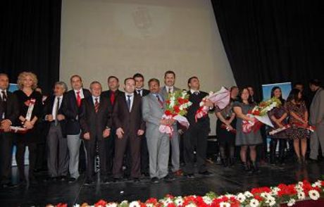 Öğretmenler -ah Yalan Dünya- Dedi