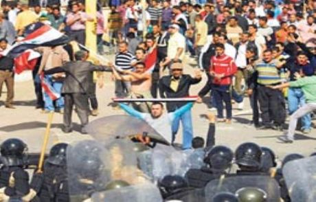 Polis Göstericileri Taradı: 35 Yaralı