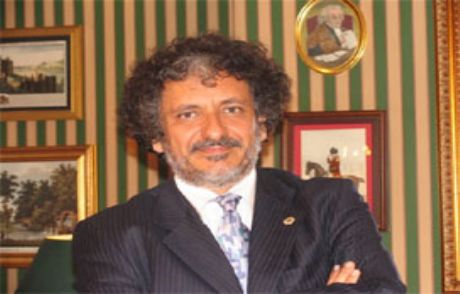 Ressam Bedri Baykam Bıçaklandı...