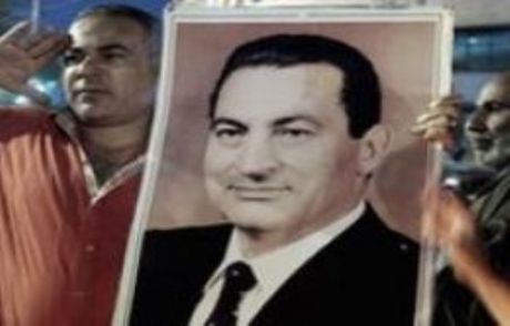Mısır Mübarek'in Adını Siliyor