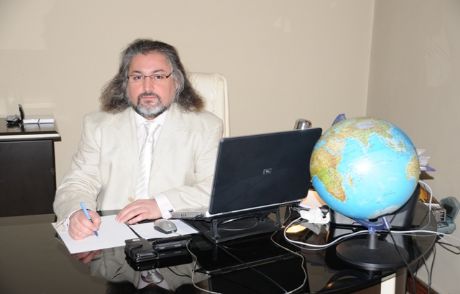 Vekilleri -tılsımlı- Kıravatla Koruyor