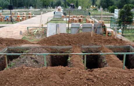 4 Kardeş, Yan Yana Toprağa Verildi