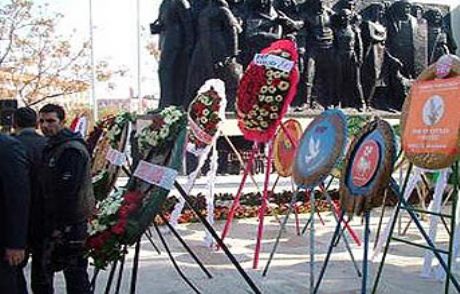 Denizli'de Çelenk Tartışması