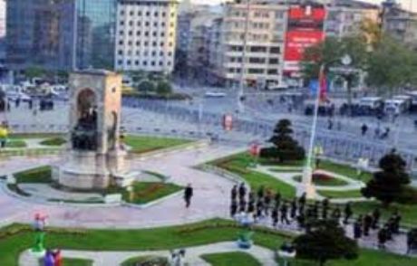 Taksim'de 1 Mayıs Hazırlıkları Başladı