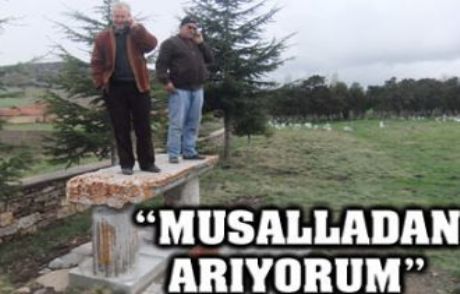 Musalla Taşından Telefonları Çekiyor...