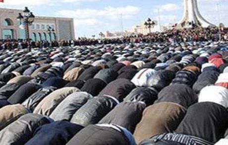 Sokakta Namaz Kılmaya Yasak Geldi