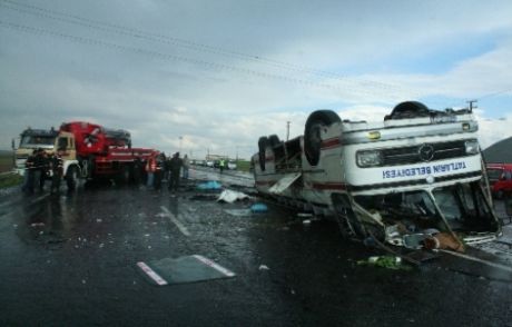 Otobüs Devrildi; 1 Ölü, 31 Yaralı