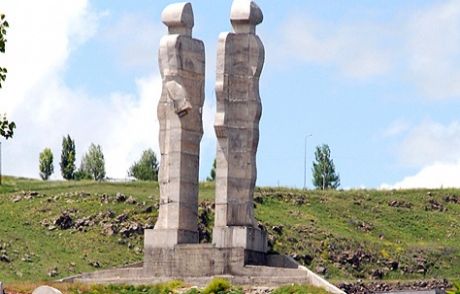 Heykelin 4. Parçası Da Kesiliyor