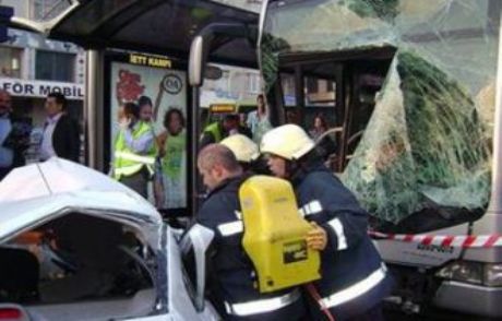 Metrobüs Yolunda Kaza!